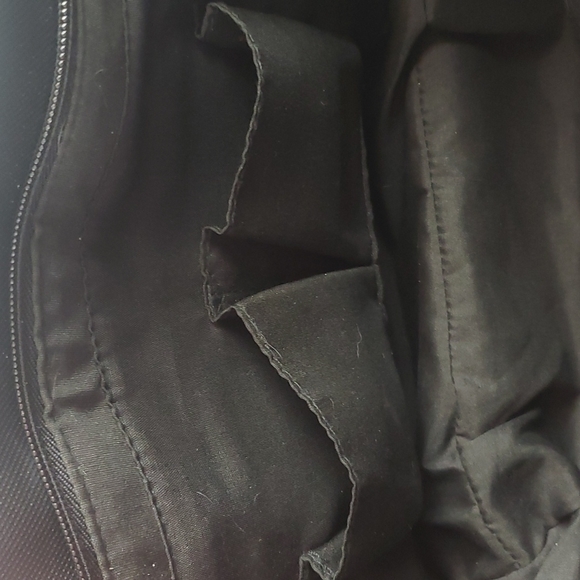 Kenneth Cole Reaction black white striped zipper large handbag goldtone accents - Picture 12 of 12